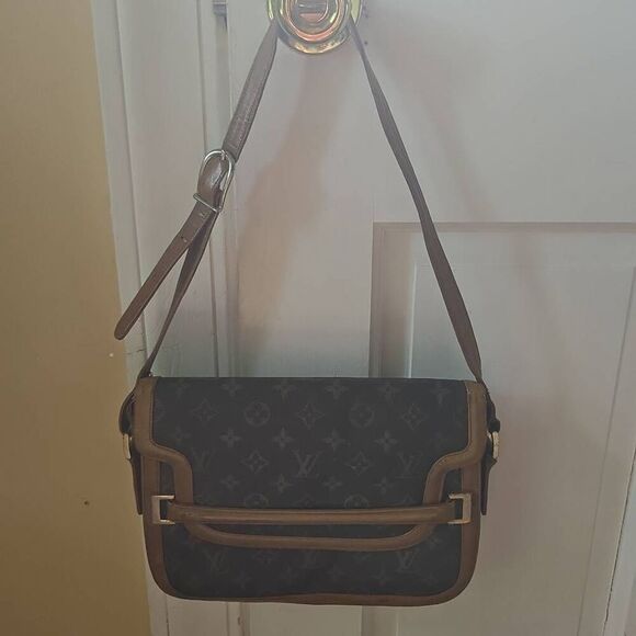 Vintage Louis Vuitton Crossbody Handbag - Picture 3 of 16